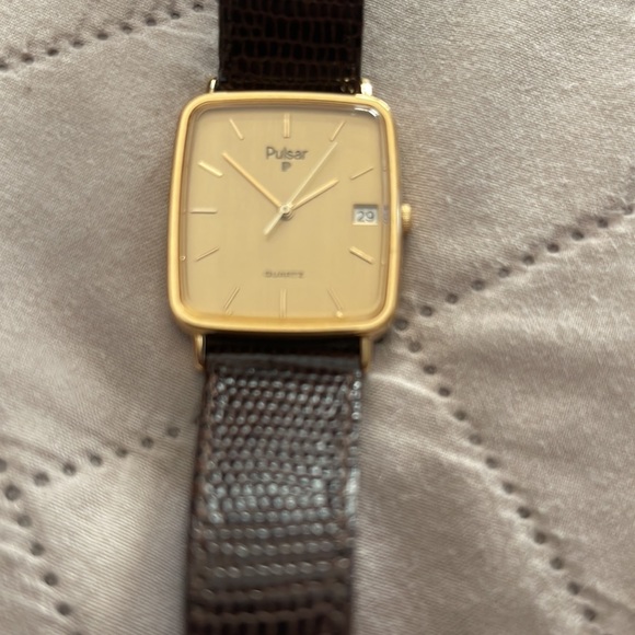 Men’s Pulsar Quartz Watch - Picture 3 of 5